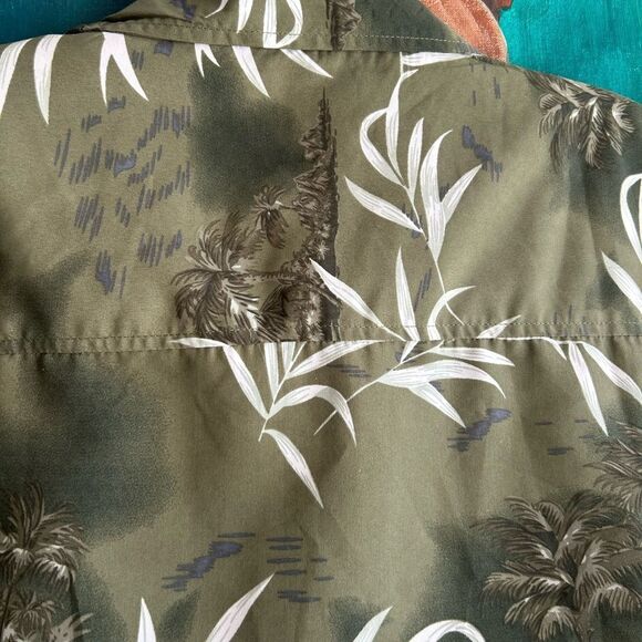 Green and White Casual Button Down Shirt with Tropical Print L - Picture 6 of 15